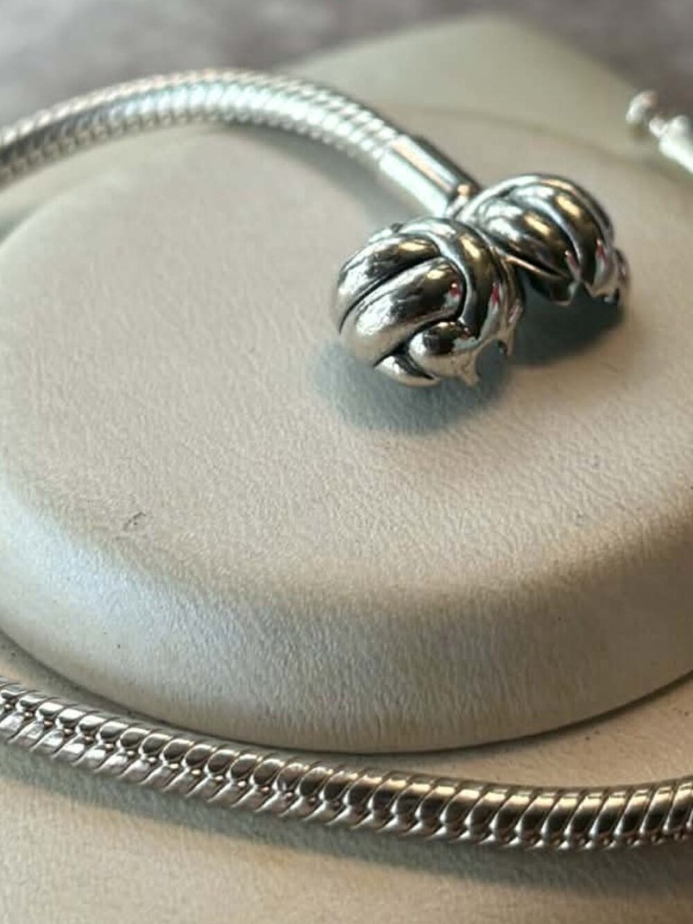Authentic NEW - PANDORA Love Knot Bracelet - Size 7.5 inches (19 cm) - 90$ CAD